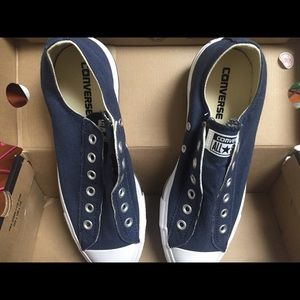 Converse Chuck Taylor - Ladies 7, Men’s 9